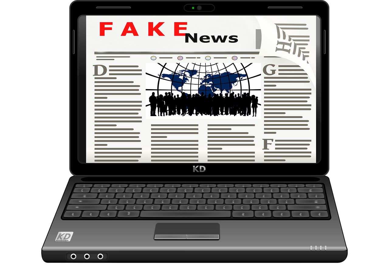 Laptop showing text 'Fake news'